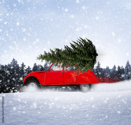 Weihnachtsflitzer mit Tannenbaum