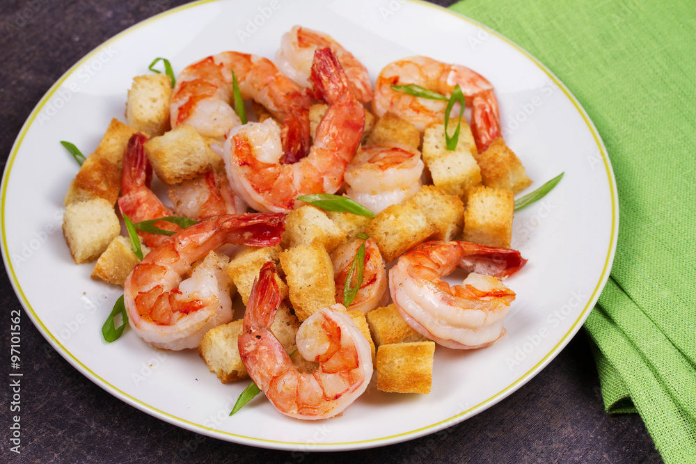 Shrimp with crispy croutons and scallions. Shrimp with crispy croutons and scallions.