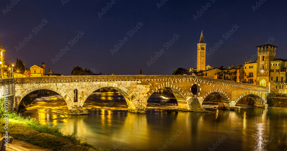 Ponte di Pietra. Bridge in Verona