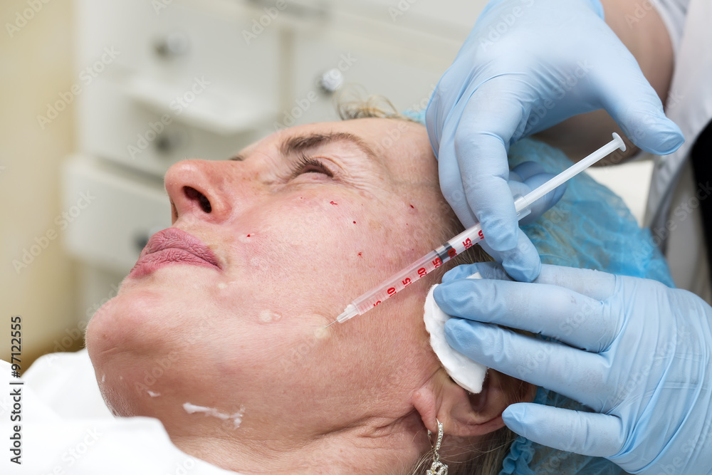 Cosmetic treatment with injection in a clinic Cosmetic treatment with injection in a clinic