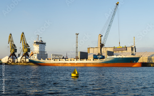Kontenerowiec w Szczecińskim Porcie Morskim