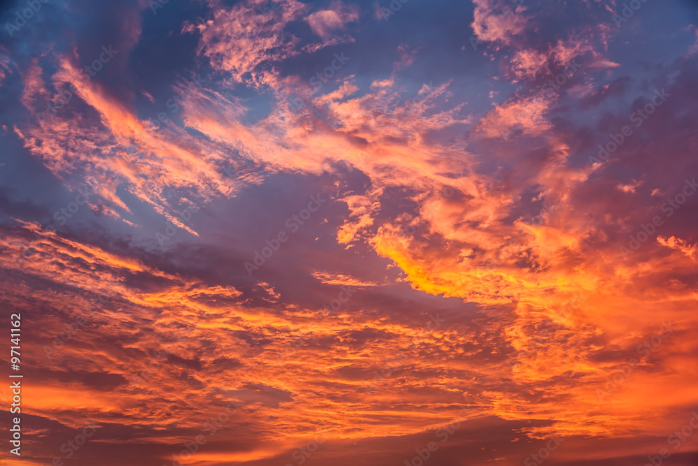 Obraz premium Fiery orange sunset sky