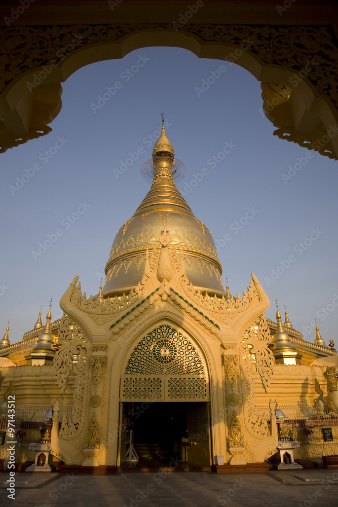 Fototapeta premium Golden Stupa, Bagan, Myanmar