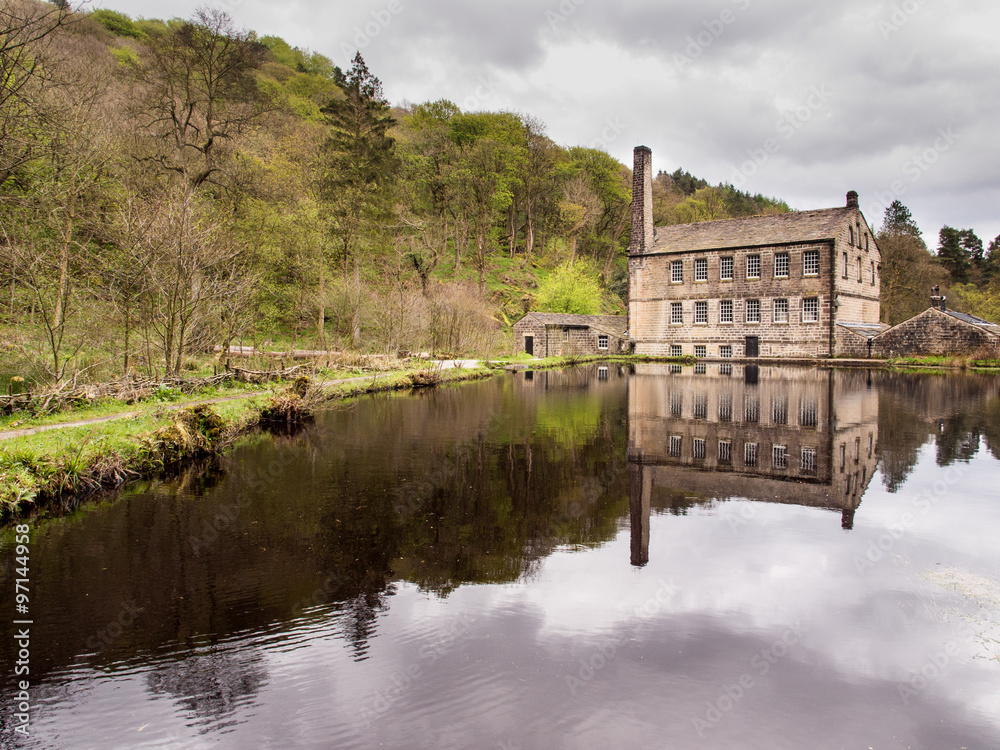 Obraz premium Gibsons Mill, Hebden Bridge, West Yorkshire, UK