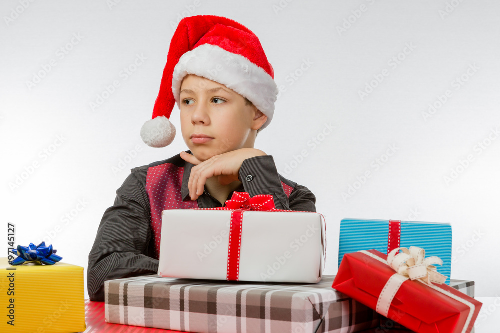 Junge träumt von Geschenken zu Weihnachten Junge träumt von Geschenken zu Weihnachten