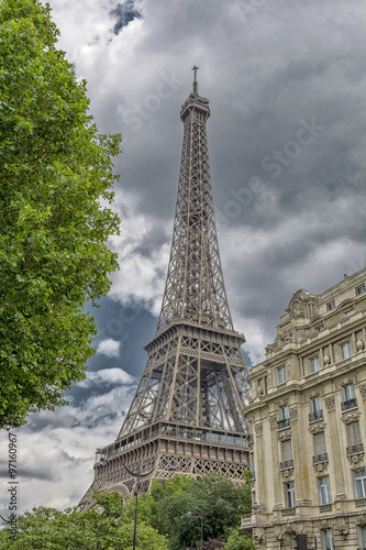 Eiffell Tower between the palaces of Paris photo