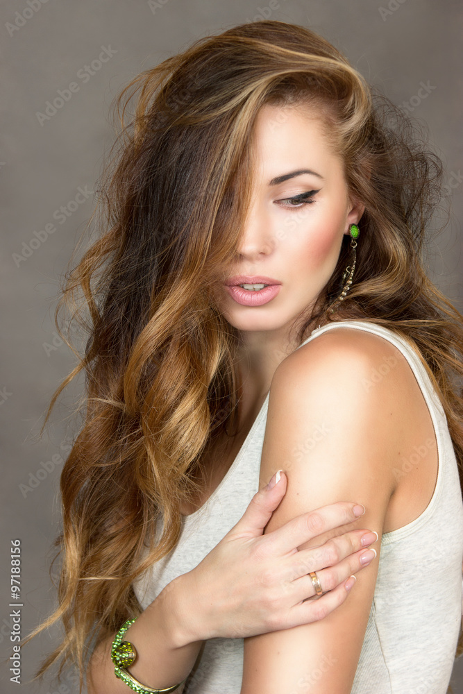 Naklejka premium face of the young woman