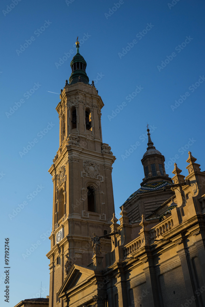 Obraz premium zaragoza's cathedral