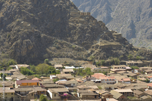 Ruinas incas de Pinkulluna, Ollantaytambo, Perú photo