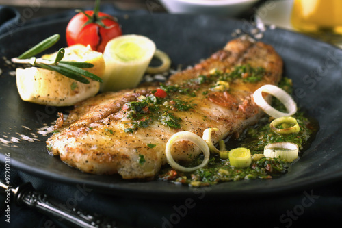 Murais de parede Grilled fish with lemon and rosemary