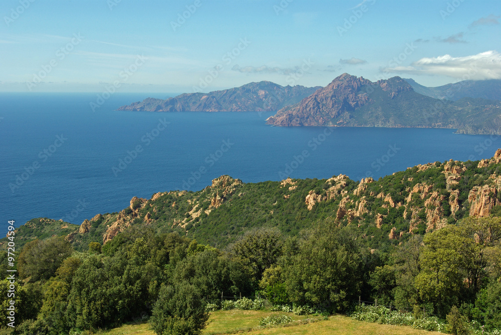 Corse, côtes sauvages de la réserve naturelle de Scandola