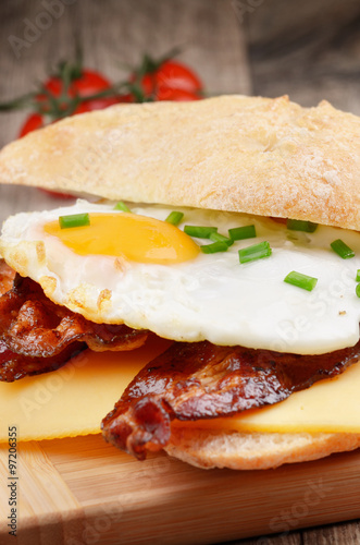 Fried egg sandwich