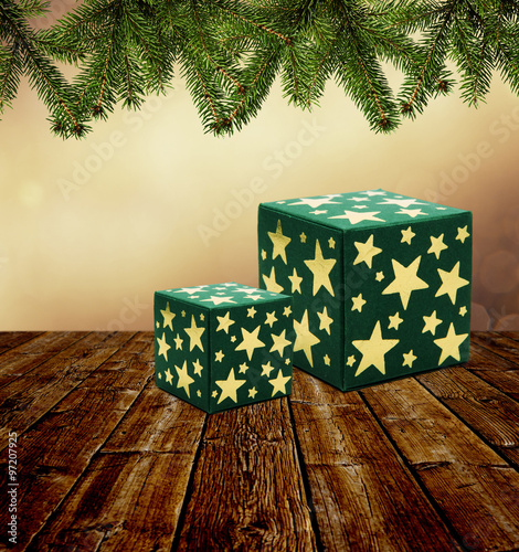 Geschenke auf Gabentisach