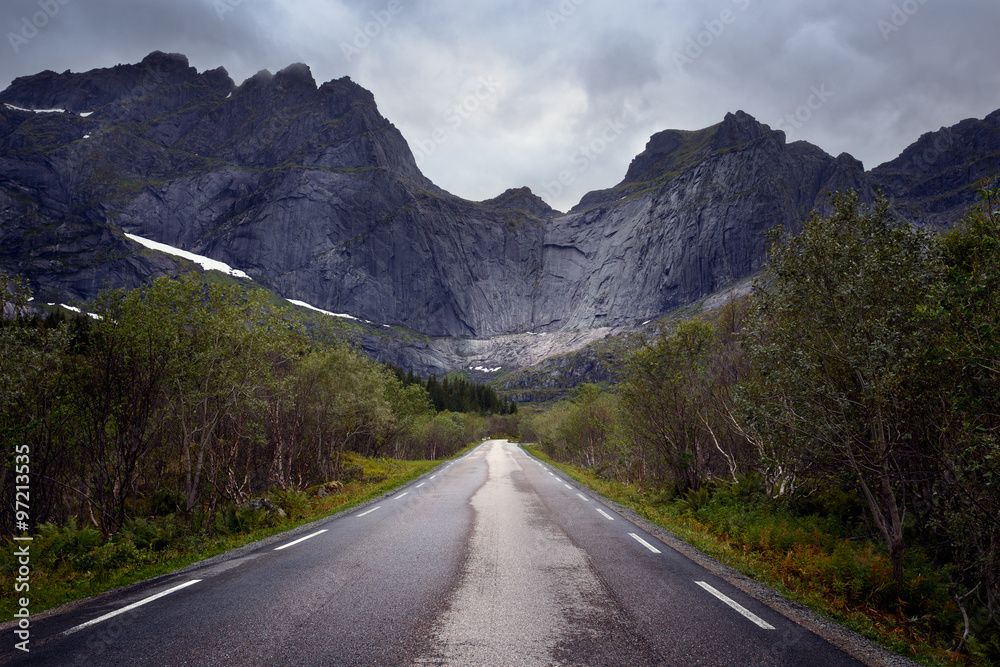 Fototapeta premium Road to Nussfjord village in Lofoten islands, Norway