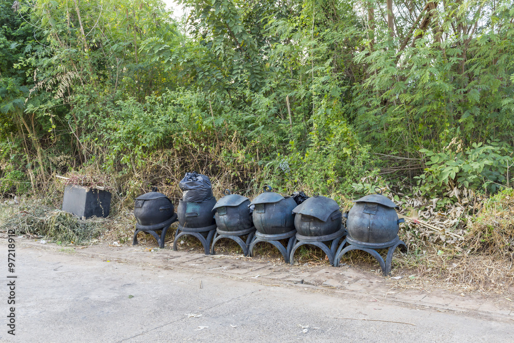 garbage bin made from old rubber tires on public road - thailand
recycle rubber tire for green bin
