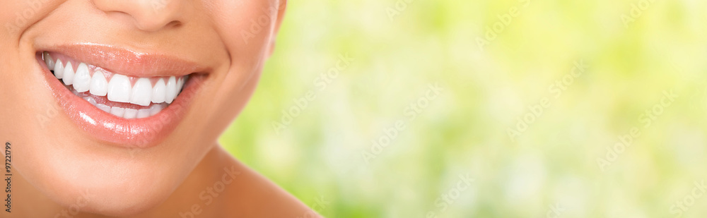 Naklejka premium Piękne zęby kobiety.