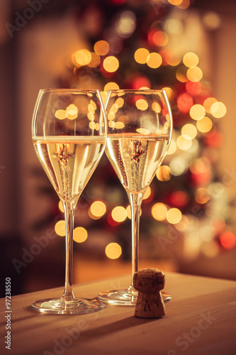 Canvastavla Glasses of sparkling white wine for Christmas and new year festivities
