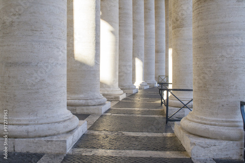colonnato di pazza san Pietro a Roma photo