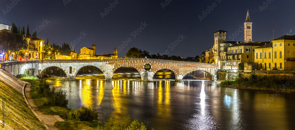 Ponte di Pietra. Bridge in Verona
