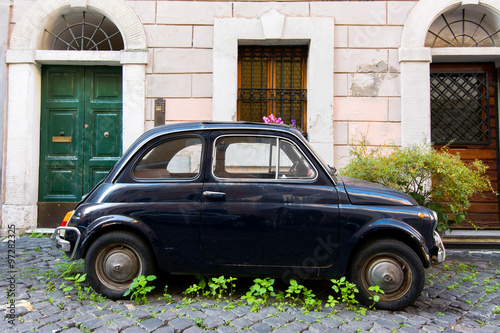 Old car Fiat 500 © puckillustrations