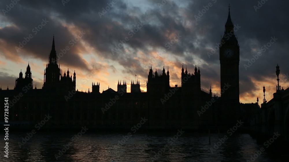 Big Ben and Westminster palace at sunset, time lapse
Big Ben and Westminster palace at sunset, time lapse