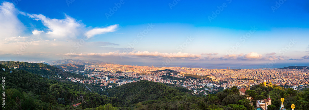 Fototapeta premium Panoramic view of Barcelona