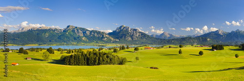 Panorama Landschaft in Bayern im Allgäu mit Forggensee #97310558