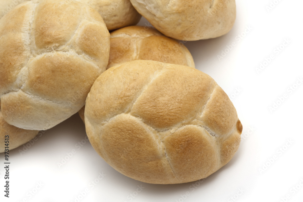 isolated fresh bread and buns.ïîèñê