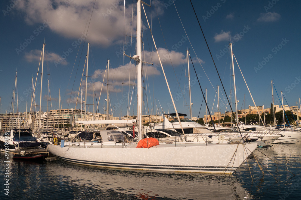 Obraz premium Segelboote im Marsamxetto Harbour
