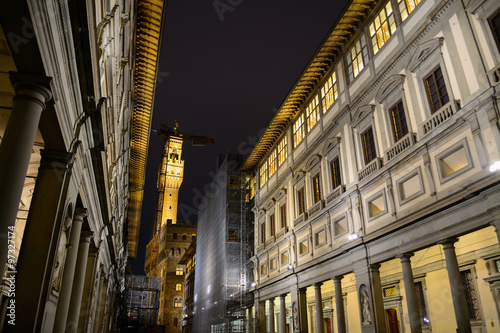 Galleria degli Uffizi with Palazzoo Vecchio on the background