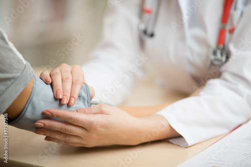 Doctor preparing blood pressure measurement © Andrey Kuzmin