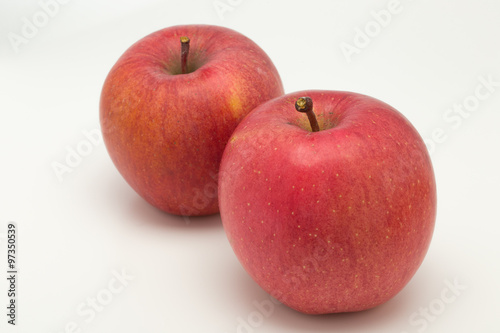 リンゴ （林檎） 2個