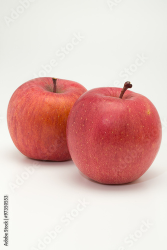 リンゴ （林檎）　2個