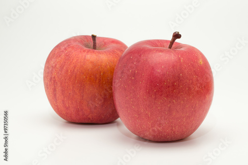 リンゴ （林檎）　2個