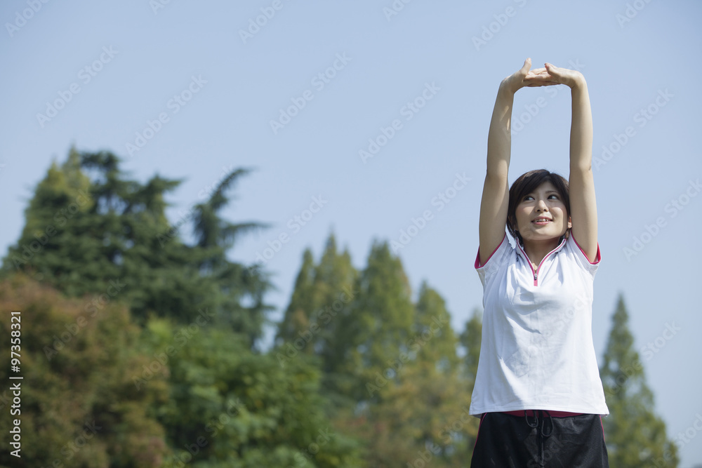 ストレッチをする女性 ストレッチをする女性