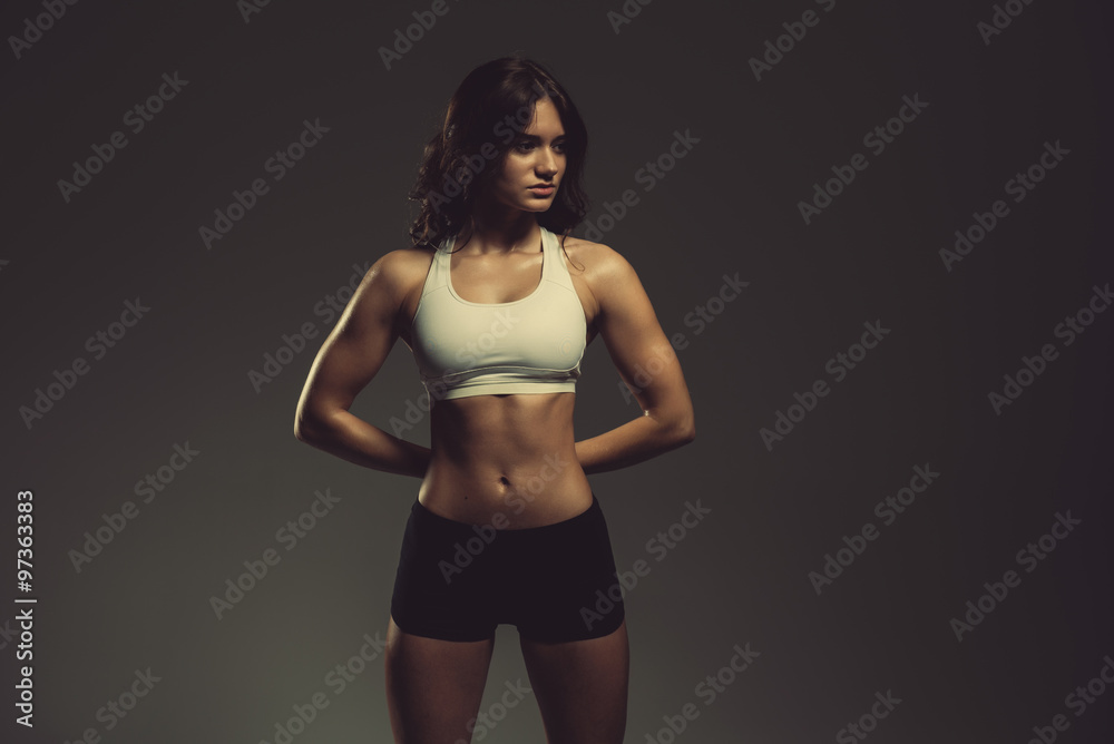 Obraz premium Young beautiful athletic woman, studio shot
