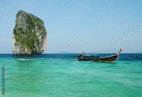 Island in the south of Thailand © poonotsuke