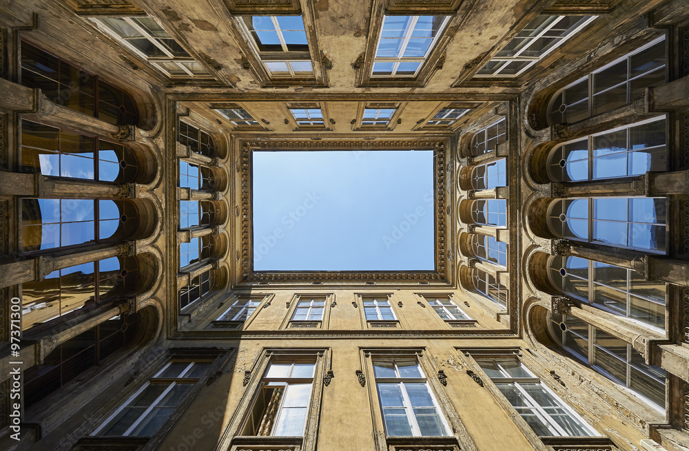 Obraz premium Courtyard in Budapest