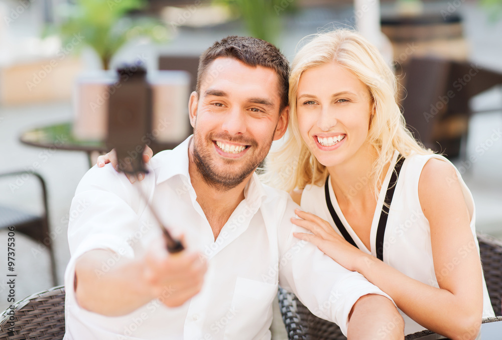 Fototapeta premium happy couple taking selfie with smartphone at cafe