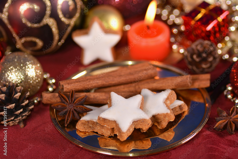 Fototapeta premium Christmas tree ornaments and cookies