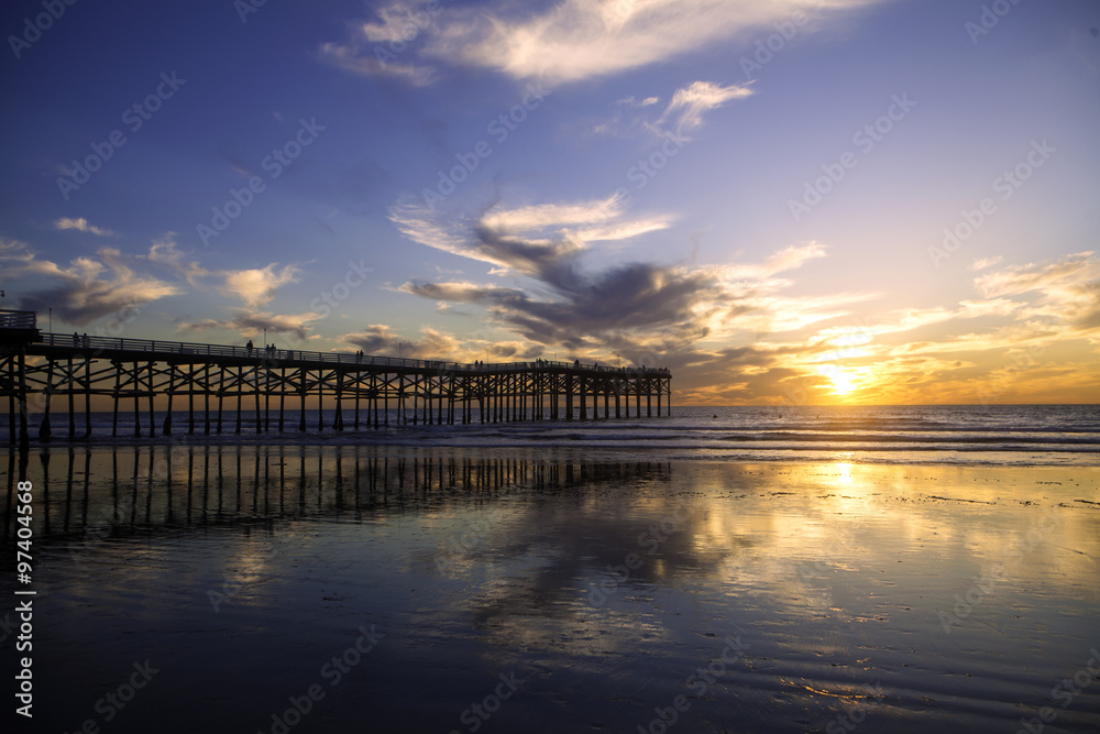 Fototapeta premium sunset at pacific beach pier