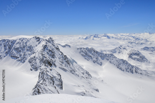 imposante Gipfelwelt der Stubaier Alpen im Winter © ARochau