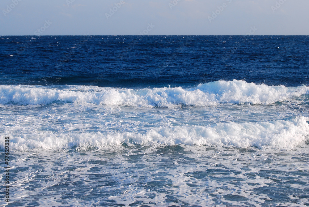 Ocean waves coming to the shore Ocean waves coming to the shore