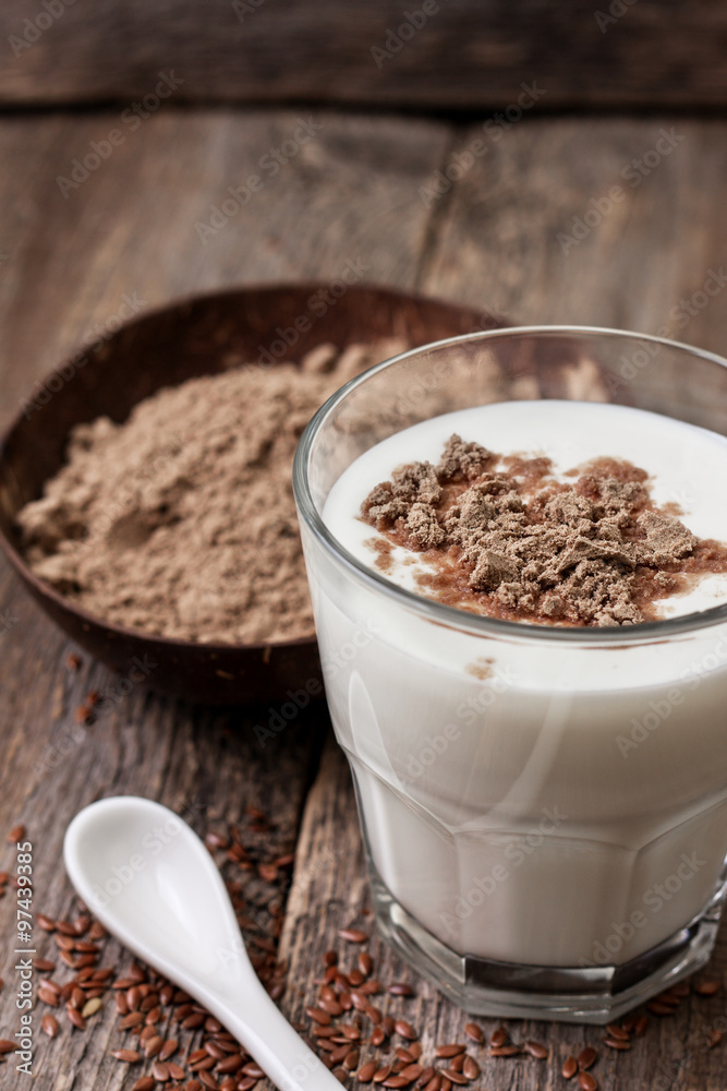  yogurt with crushed flax seeds