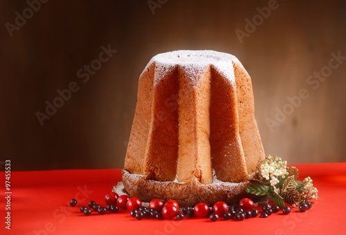 il pandoro - tradizionale dolce natalizio italiano photo