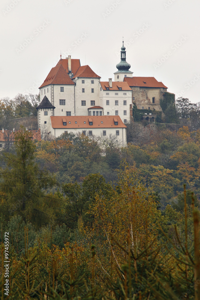Vysoky Chlumec castle