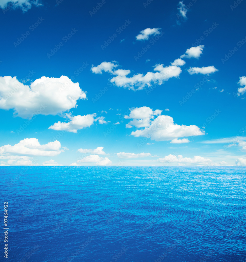 Fototapeta premium perfect sky and ocean