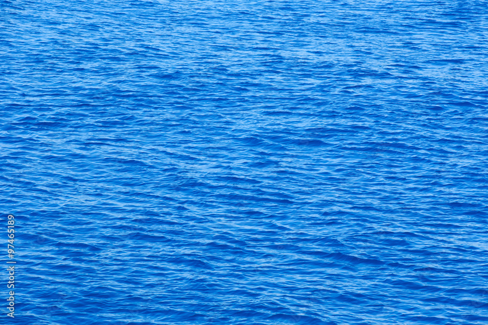Obraz premium Blue sea surface with waves