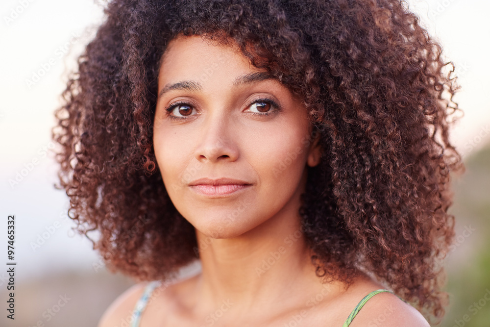 Obraz premium Portrait of a beautiful mixed race woman outdoors