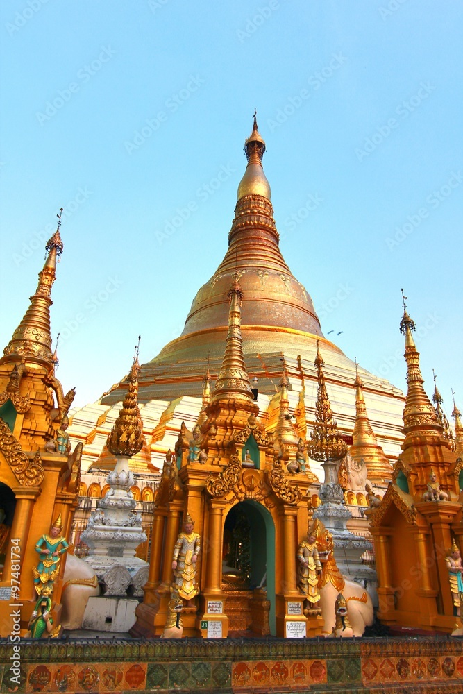 Fototapeta premium The Shwedagon Pagoda also known as the Great Dagon Pagoda and the Golden Pagoda, is a gilded stupa located in Yangon, Myanmar